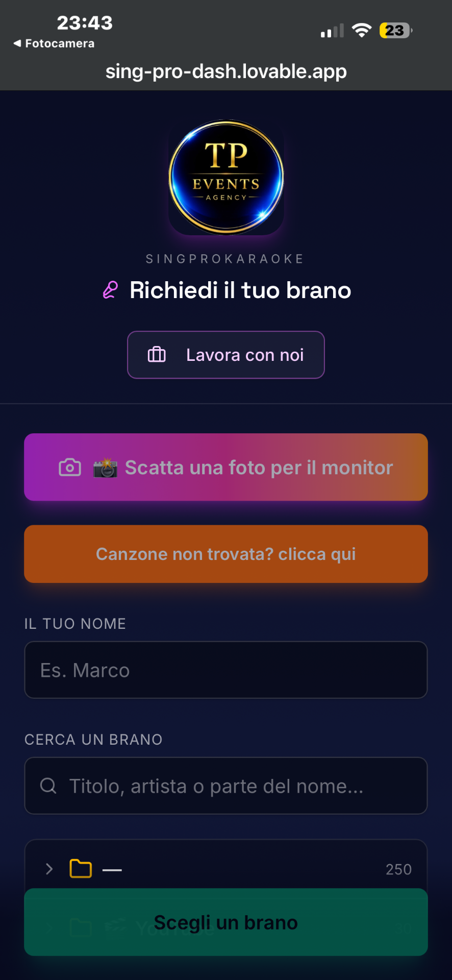 Schermata telefono per richiesta brano karaoke con QR code